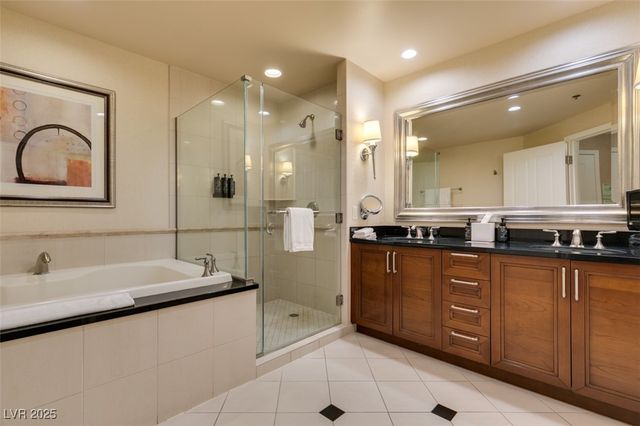 135 East HARMON Avenue 3709, Las Vegas, NV 89109