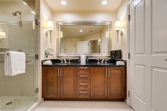 135 East HARMON Avenue 3709, Las Vegas, NV 89109