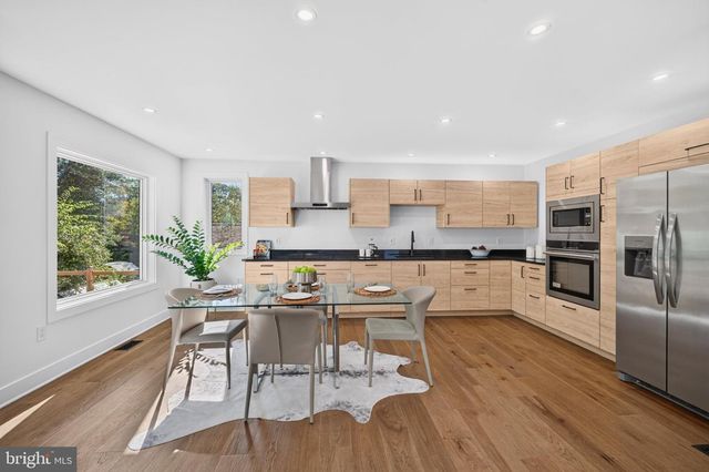 906 WADE AVE, Rockville, MD 20851