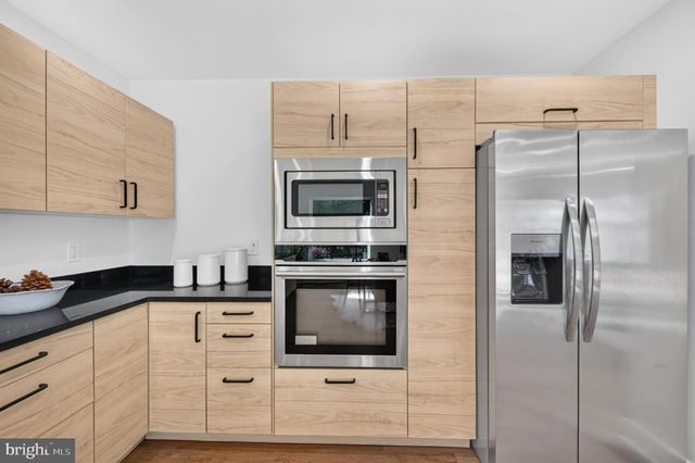 906 WADE AVE, Rockville, MD 20851