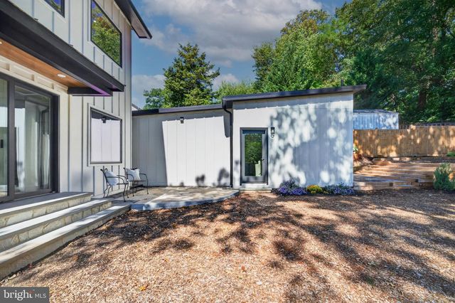 906 WADE AVE, Rockville, MD 20851