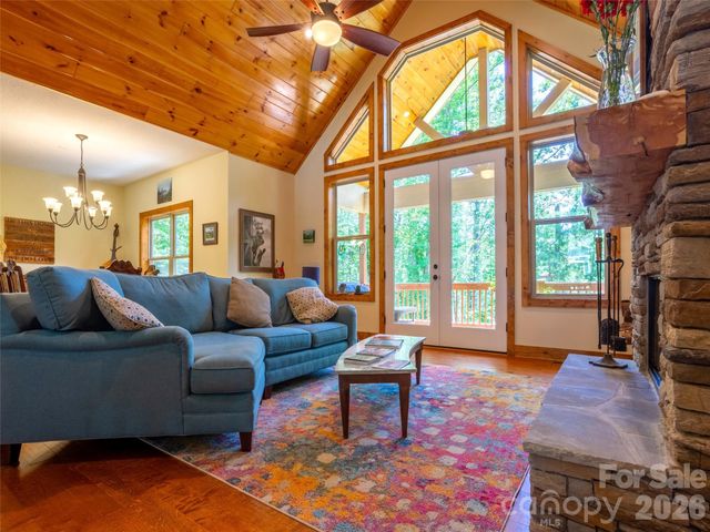 86 Crossings Circle, Fairview, NC 28730