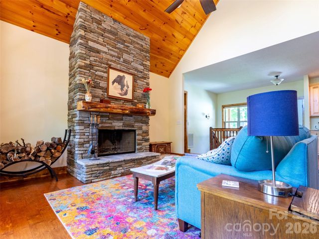 86 Crossings Circle, Fairview, NC 28730