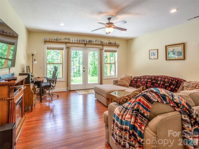 86 Crossings Circle, Fairview, NC 28730