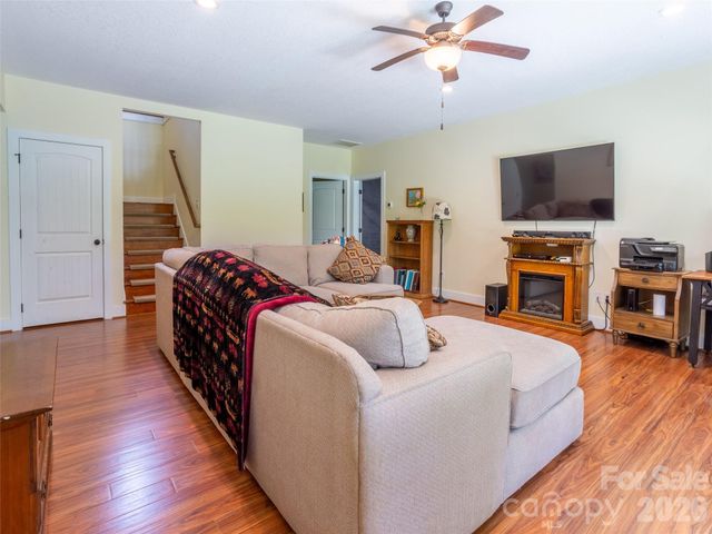 86 Crossings Circle, Fairview, NC 28730