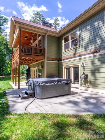 86 Crossings Circle, Fairview, NC 28730