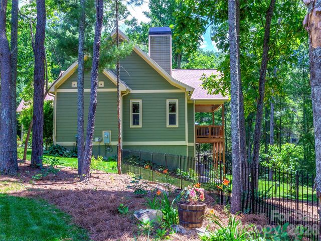 86 Crossings Circle, Fairview, NC 28730