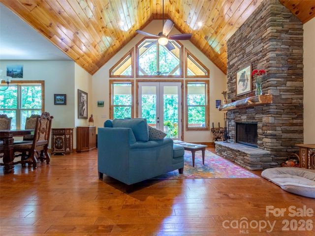 86 Crossings Circle, Fairview, NC 28730