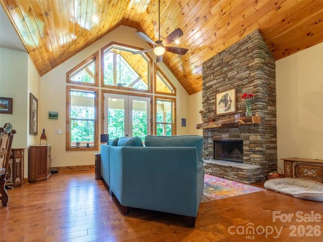 86 Crossings Circle, Fairview, NC 28730