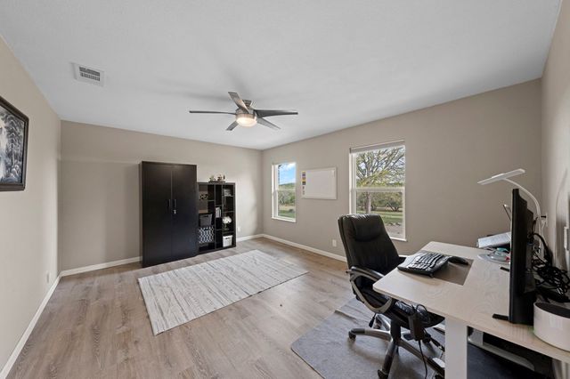 377 Shin Oak Way, Kerrville, TX 78028