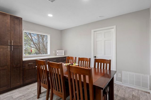 377 Shin Oak Way, Kerrville, TX 78028