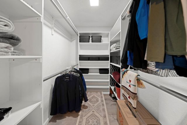 377 Shin Oak Way, Kerrville, TX 78028