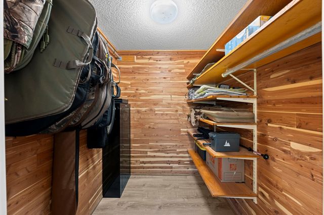 377 Shin Oak Way, Kerrville, TX 78028