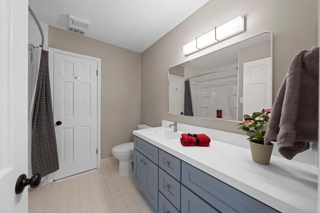 377 Shin Oak Way, Kerrville, TX 78028