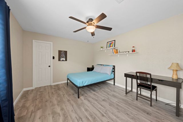 377 Shin Oak Way, Kerrville, TX 78028