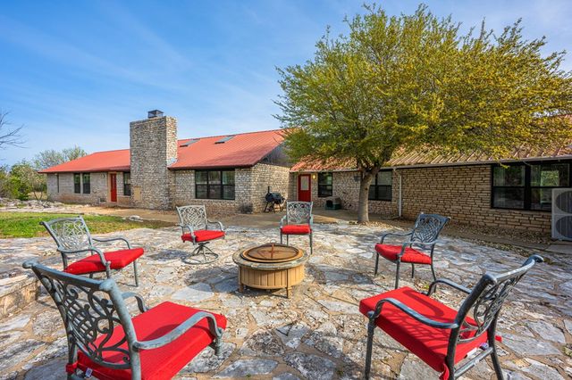 377 Shin Oak Way, Kerrville, TX 78028