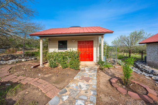 377 Shin Oak Way, Kerrville, TX 78028