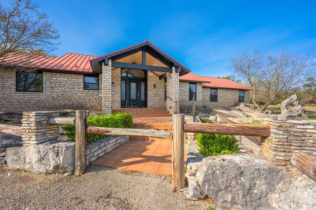 377 Shin Oak Way, Kerrville, TX 78028