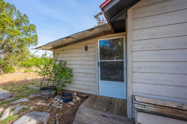 377 Shin Oak Way, Kerrville, TX 78028