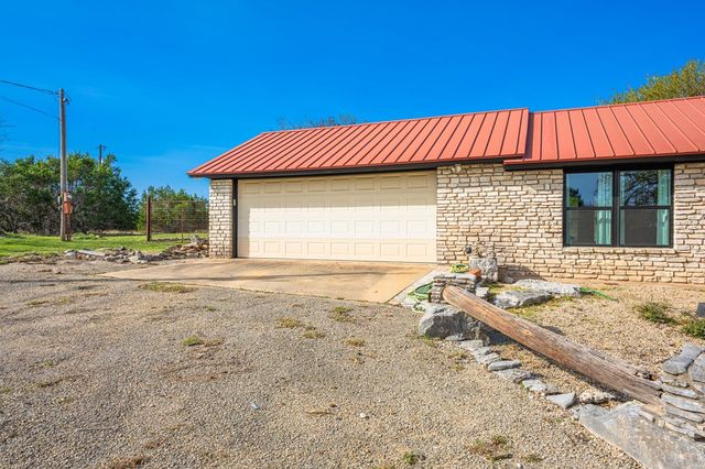 377 Shin Oak Way, Kerrville, TX 78028