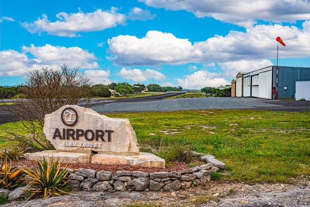 377 Shin Oak Way, Kerrville, TX 78028