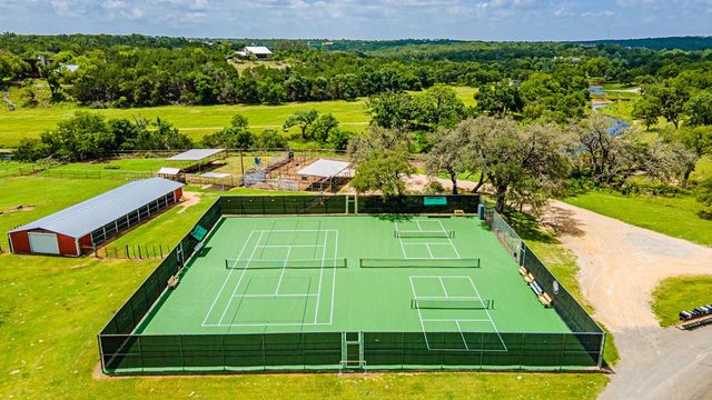 377 Shin Oak Way, Kerrville, TX 78028