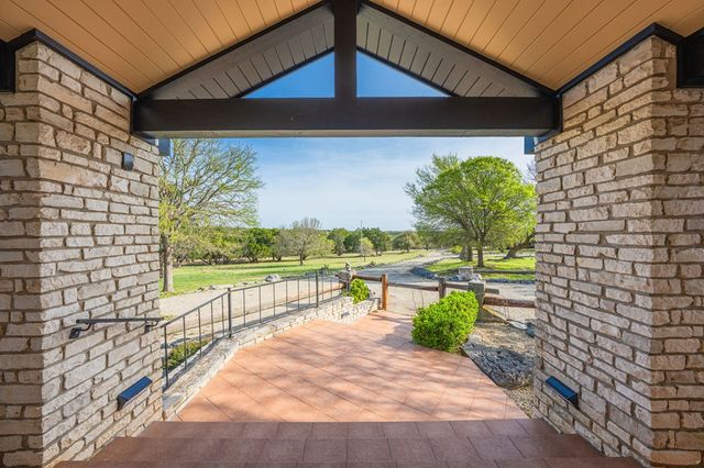 377 Shin Oak Way, Kerrville, TX 78028