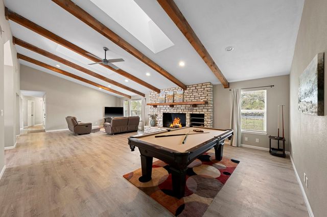 377 Shin Oak Way, Kerrville, TX 78028