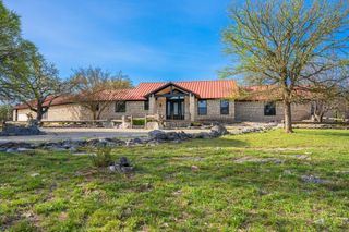 377 Shin Oak Way, Kerrville, TX 78028