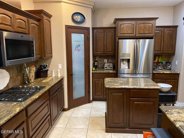 797 MAXEY MARIE Drive, El Paso, TX 79932
