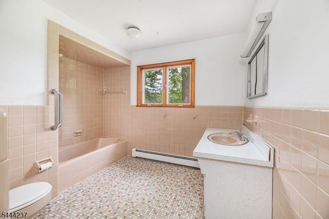 517 County Rd 517, Vernon Twp., NJ 07461