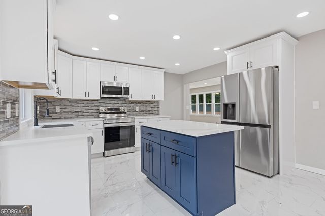 237 Sandra Drive NW, Lilburn, GA 30047