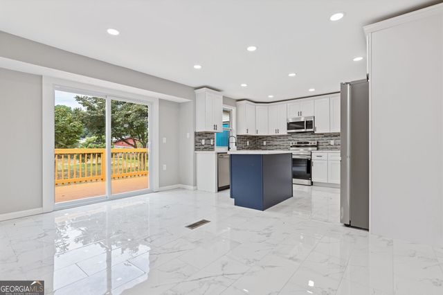 237 Sandra Drive NW, Lilburn, GA 30047