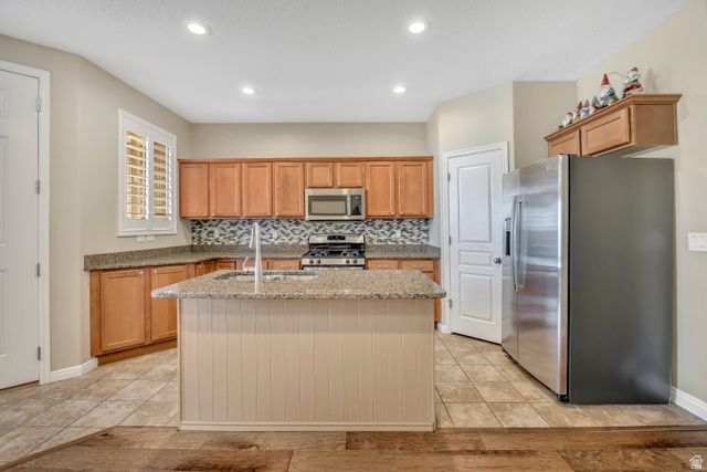 2 S 285 W, Centerville, UT 84014