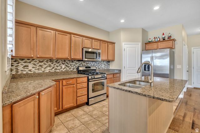 2 S 285 W, Centerville, UT 84014