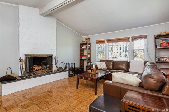 36 Nirvana Avenue, Great Neck, NY 11023