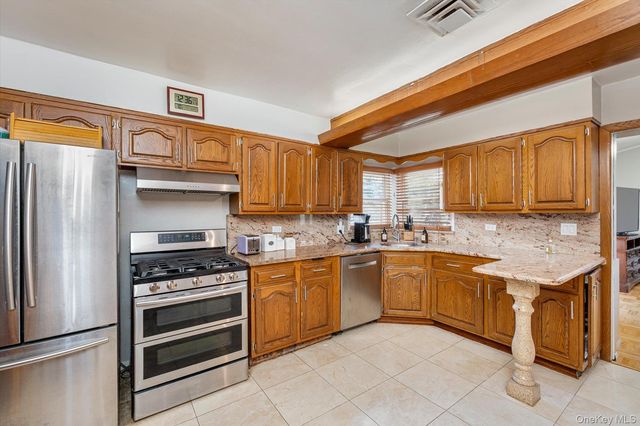 36 Nirvana Avenue, Great Neck, NY 11023