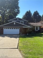 500 Heatherwood Street SW, North Canton, OH 44720