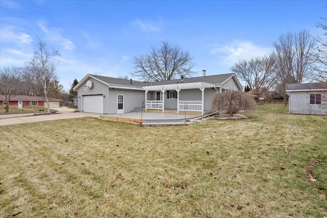 8109 S Forest Meadows DRIVE, Franklin, WI 53132