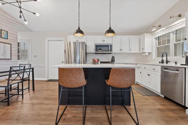 8109 S Forest Meadows DRIVE, Franklin, WI 53132