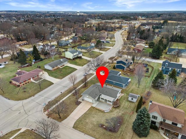8109 S Forest Meadows DRIVE, Franklin, WI 53132