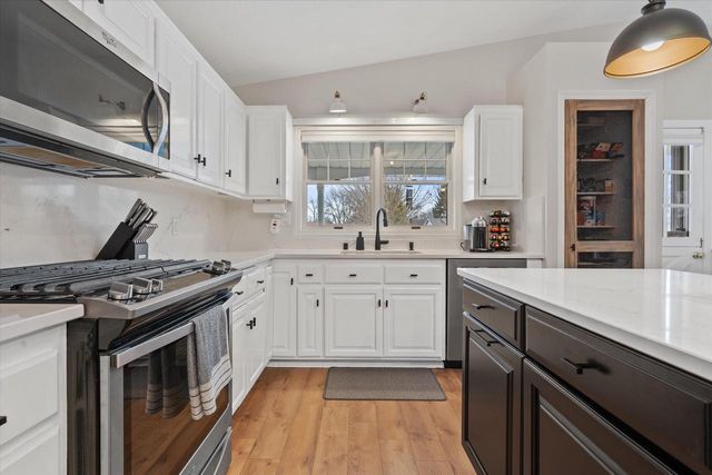 8109 S Forest Meadows DRIVE, Franklin, WI 53132