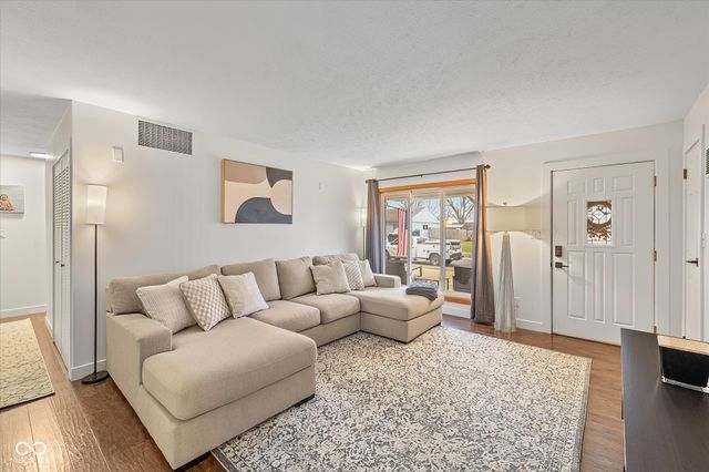 41 N Wagon Road, Bargersville, IN 46106