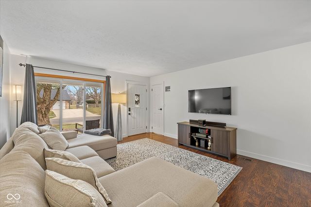 41 N Wagon Road, Bargersville, IN 46106