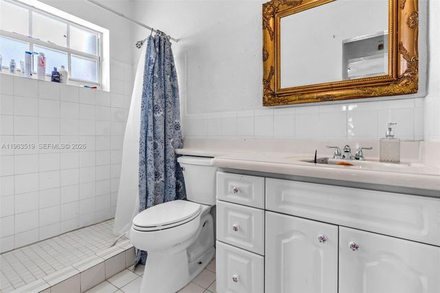 5574 SW 3rd St, Miami, FL 33134