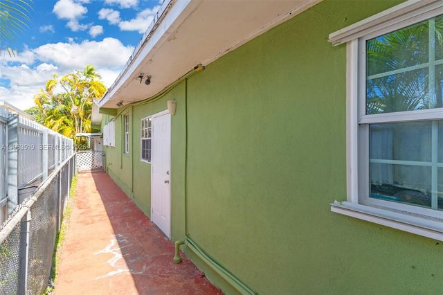 5574 SW 3rd St, Miami, FL 33134