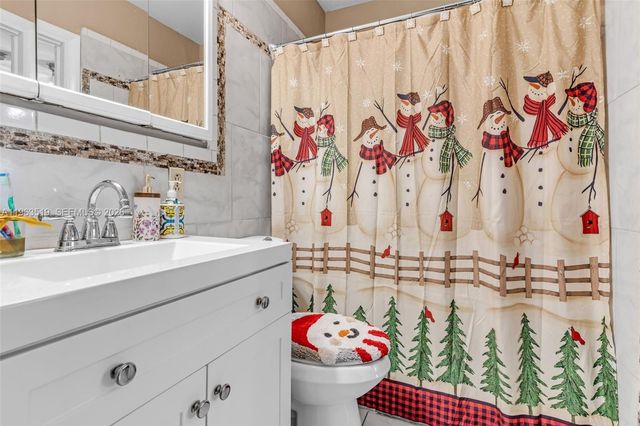 5574 SW 3rd St, Miami, FL 33134