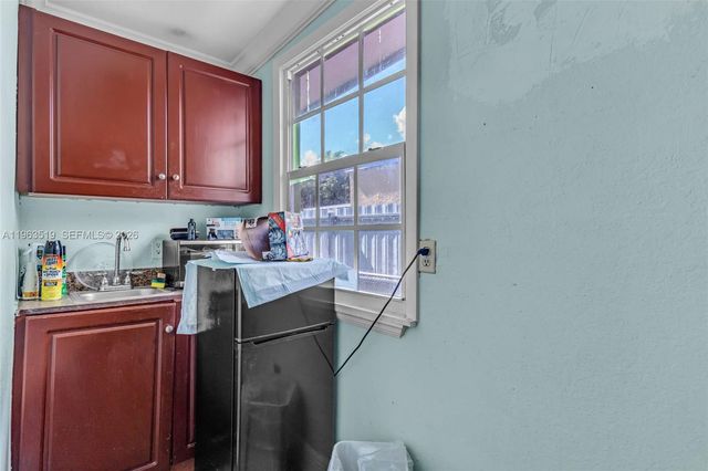 5574 SW 3rd St, Miami, FL 33134