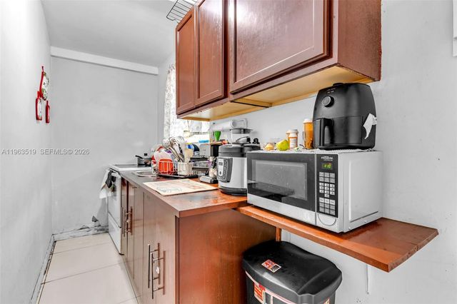 5574 SW 3rd St, Miami, FL 33134