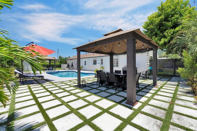 2301 Ridgeway Avenue, West Palm Beach, FL 33401